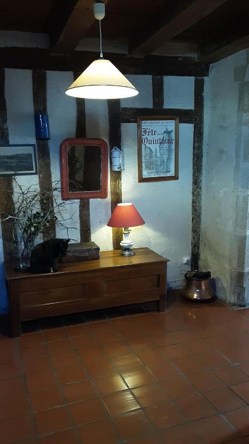Chambre D Hote "Sous Le Clocher" Apartman Saint-Léonard-de-Noblat Kültér fotó