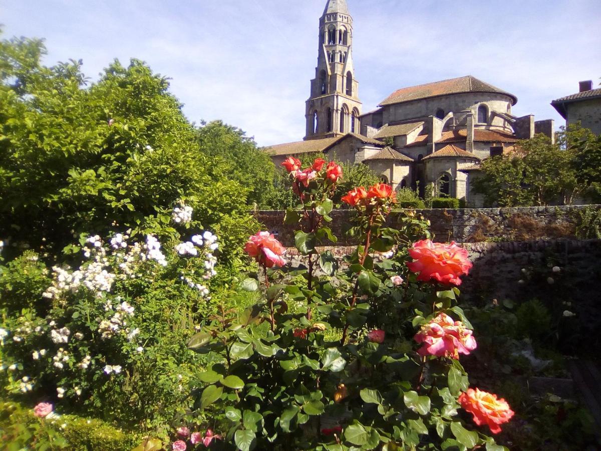 Chambre D Hote "Sous Le Clocher" Apartman Saint-Léonard-de-Noblat Kültér fotó